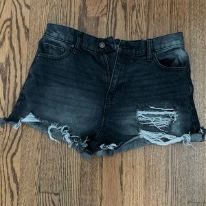 No Boundaries high rise shorts. 🖤must bundle